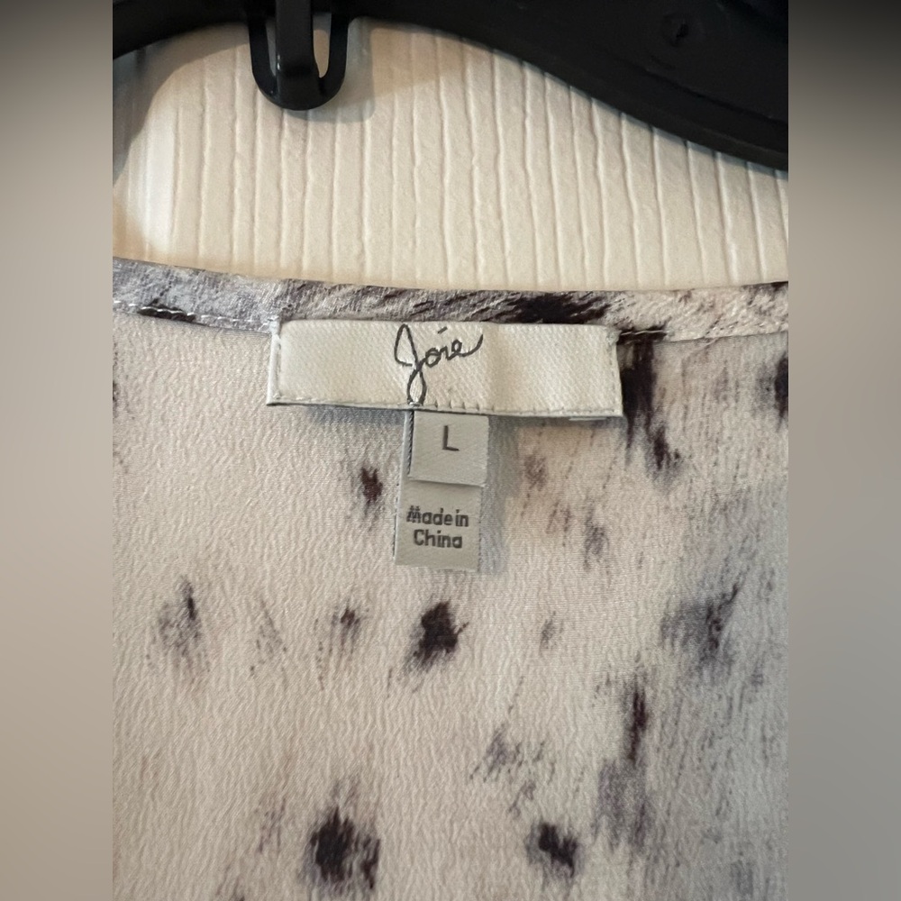 Joie Women’s Oversized Silk Blouse in Animal Print Size L - Picture 3 of 5